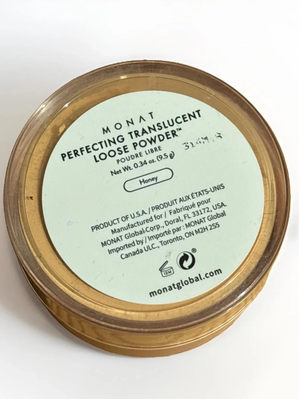 Monat Perfecting Translucent Loose Powder-Honey sealed